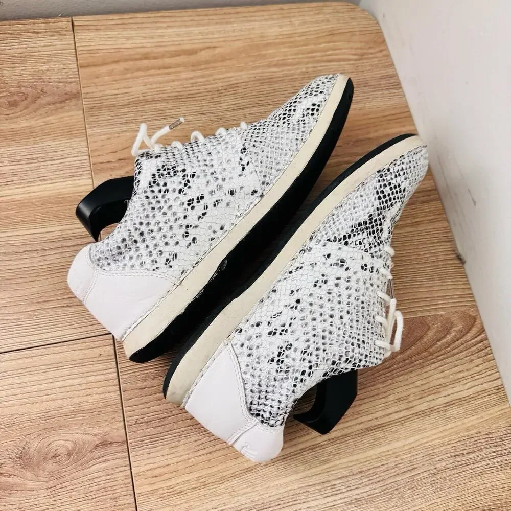 Alegria Essence Posh Silver lace-up sneakers Snake Print Women’s Size 6